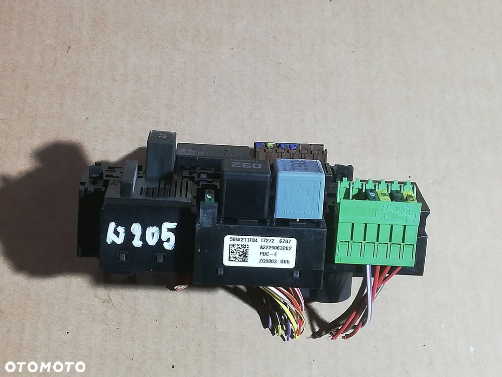 Mercedes W205 W222 Skrzynka Bezpieczników A2229063202