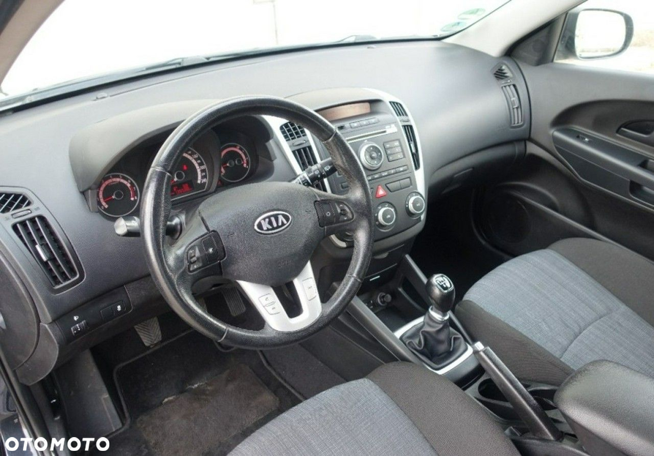 Kia Ceed - 12