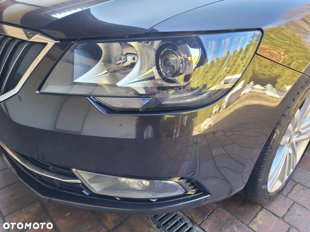 Skoda Superb 2.0 TDI Green tec DSG Elegance - 11
