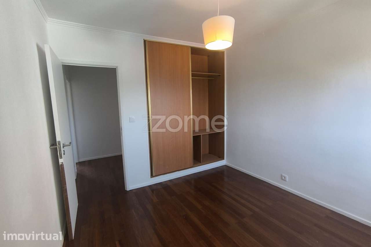 T3 Renovado c/ Suite | Santo António dos Cavaleiros - Grande imagem: 5/16