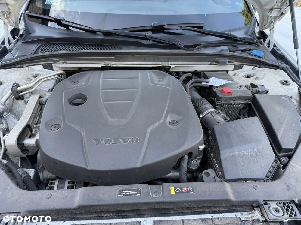 Volvo V60 D4 R-Design - 13