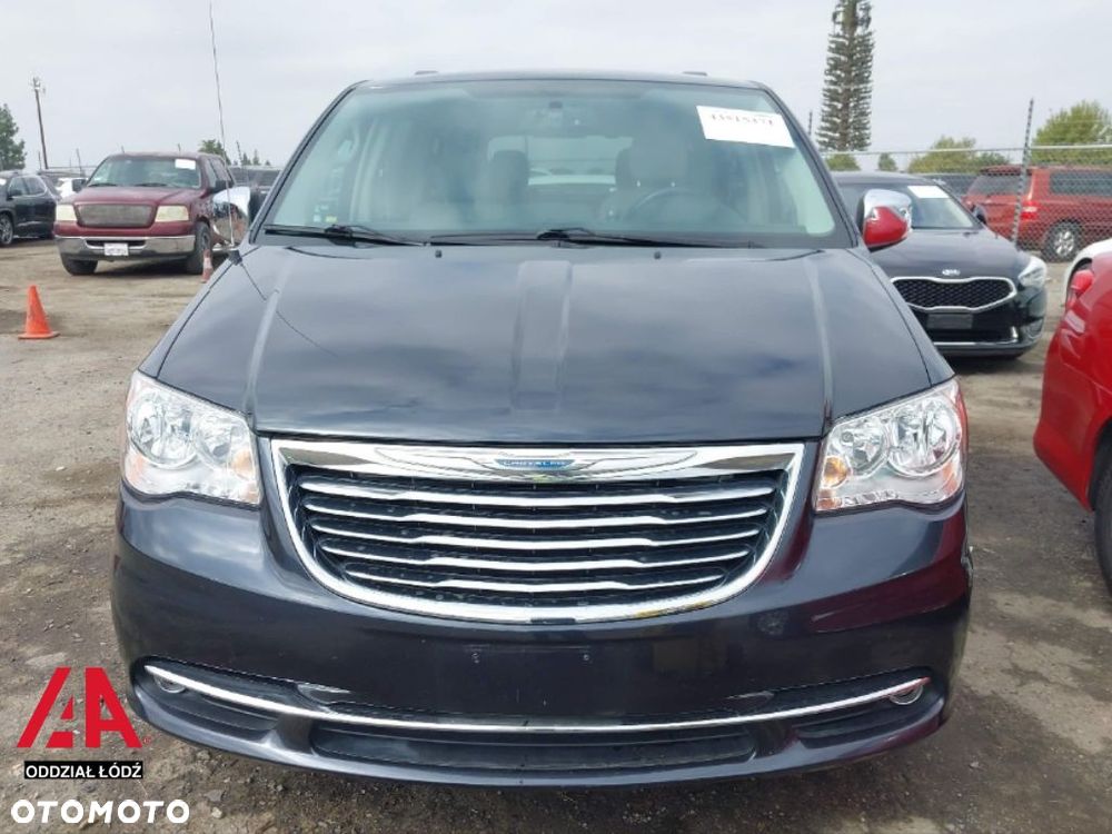 Chrysler Town & Country - 2