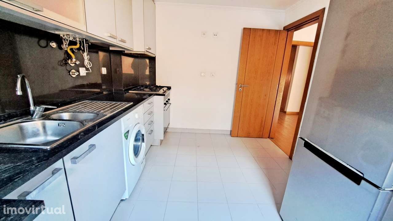 Apartamento T3 área total 145m2, 2 lugares estacionamento Brandoa - Grande imagem: 5/15