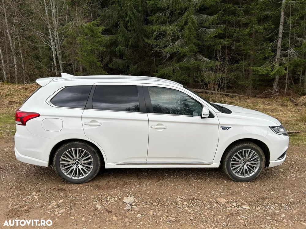 Mitsubishi Outlander ver-2-4-4wd-plug--in-hybrid - 5