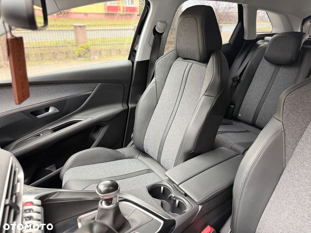 Peugeot 3008 1.2 PureTech Allure S&S - 28