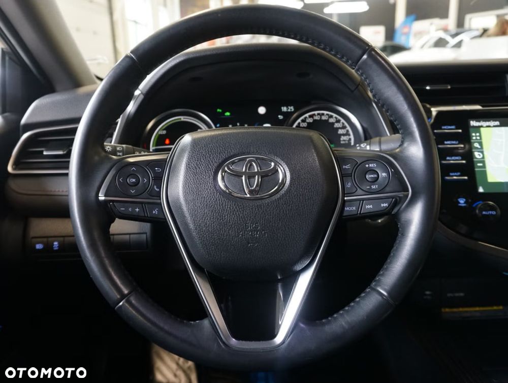 Toyota Camry Executive - 17