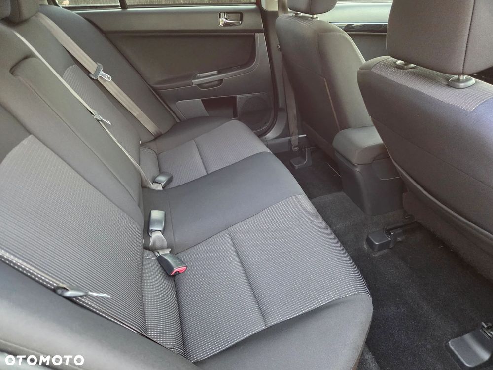Mitsubishi Lancer - 11