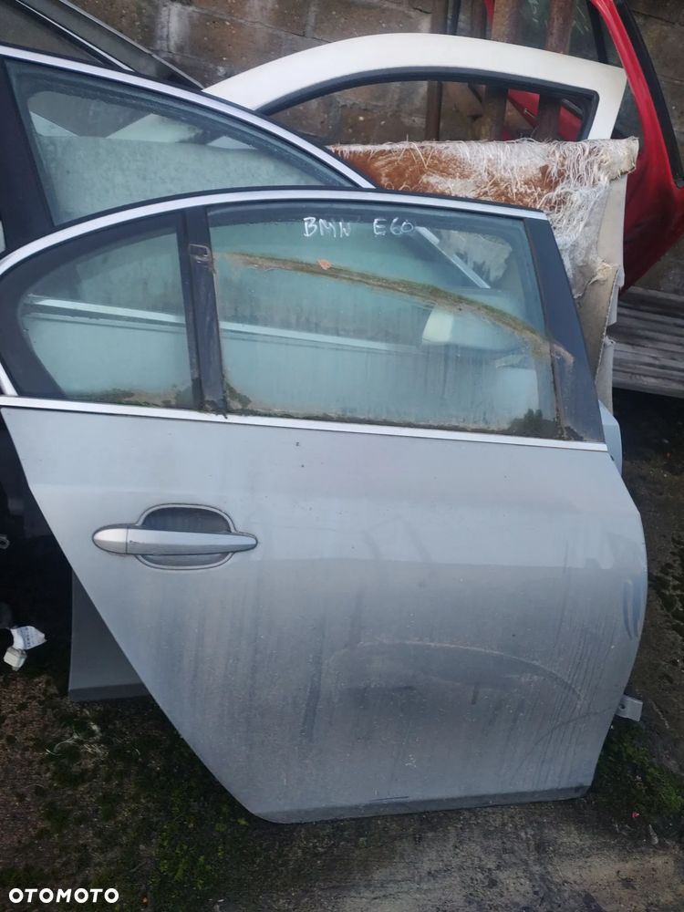 BMW E60 DRZWI TYŁ PRAWE - 1