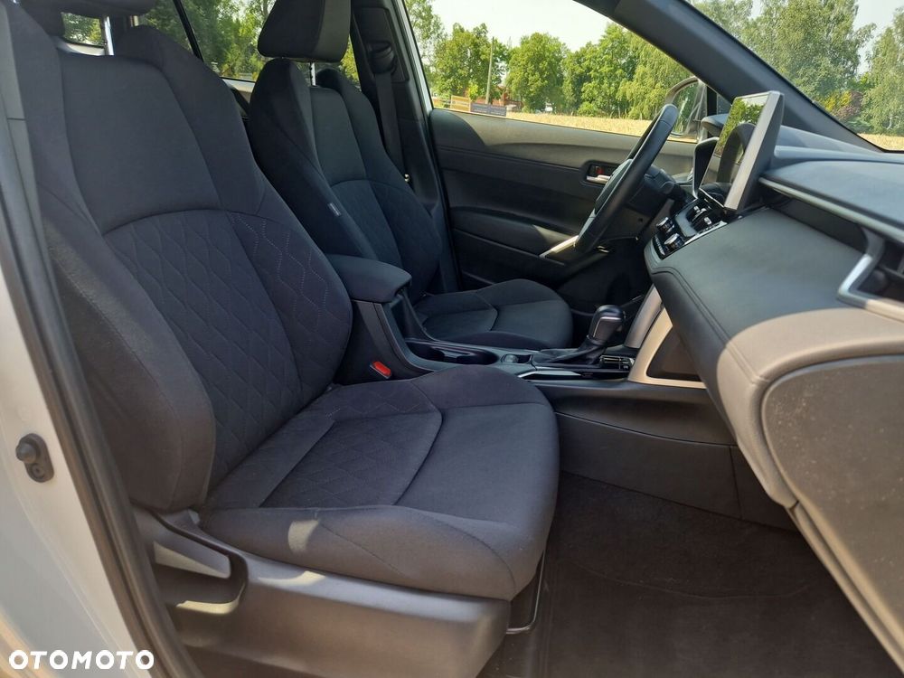 Toyota Corolla Cross - 13