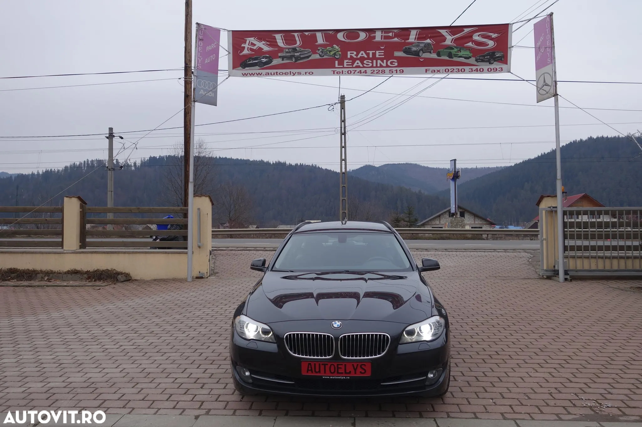 BMW Seria 5 530d xDrive Touring Aut. Luxury Line - 2
