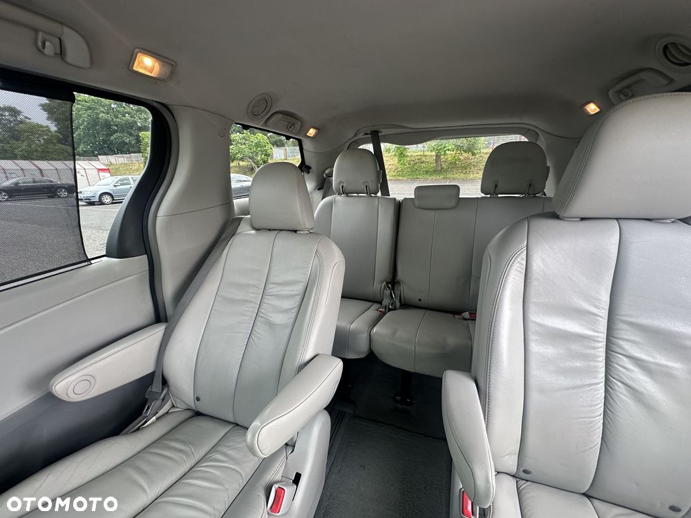 Toyota Sienna 3.5 XLE AWD - 10