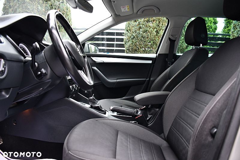 Skoda Octavia 1.6 TDI DSG Style - 10