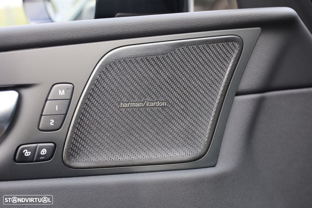 Volvo XC 60 2.0 T6 PHEV Plus Dark AWD - 20