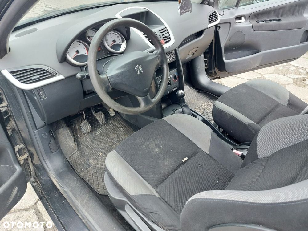 Peugeot 207 - 10