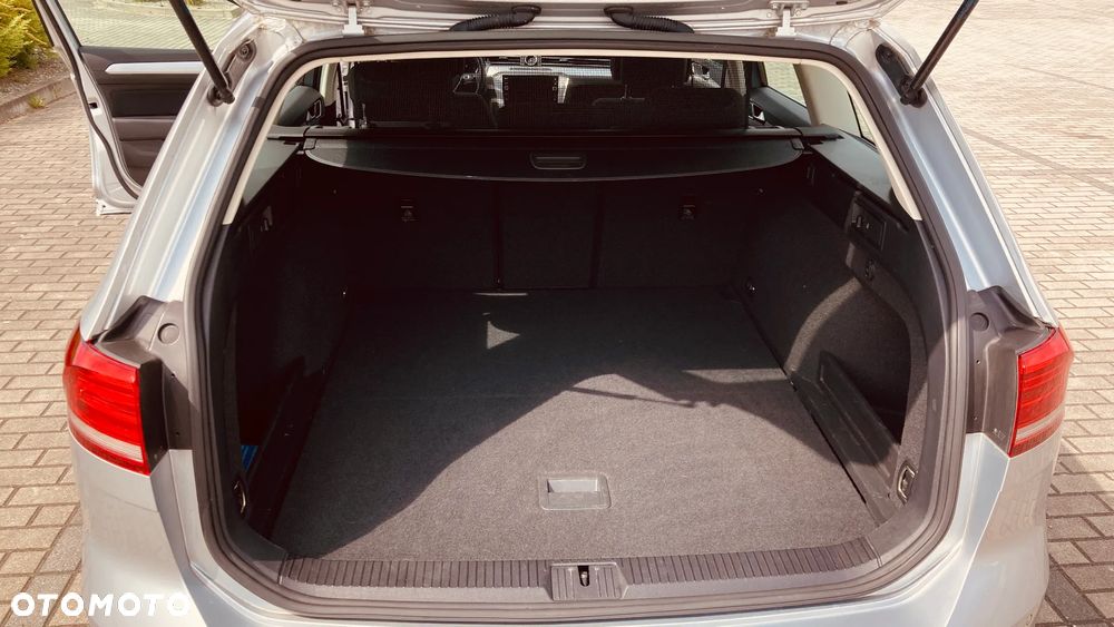 Volkswagen Passat 2.0 TDI SCR DSG Business - 14