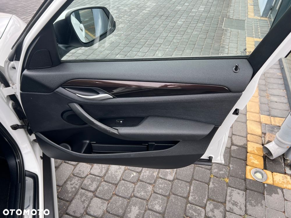 BMW X1 sDrive18d Sport Line - 29