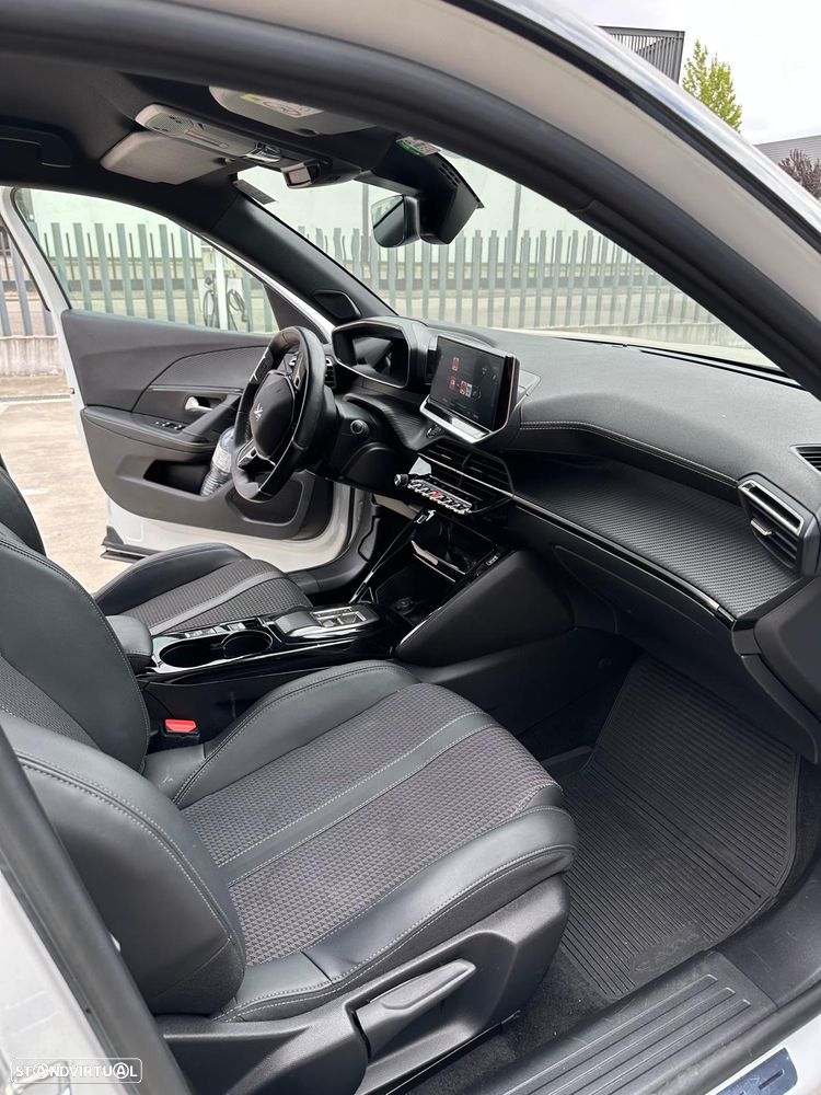 Peugeot e-2008 50 kWh GT - 6