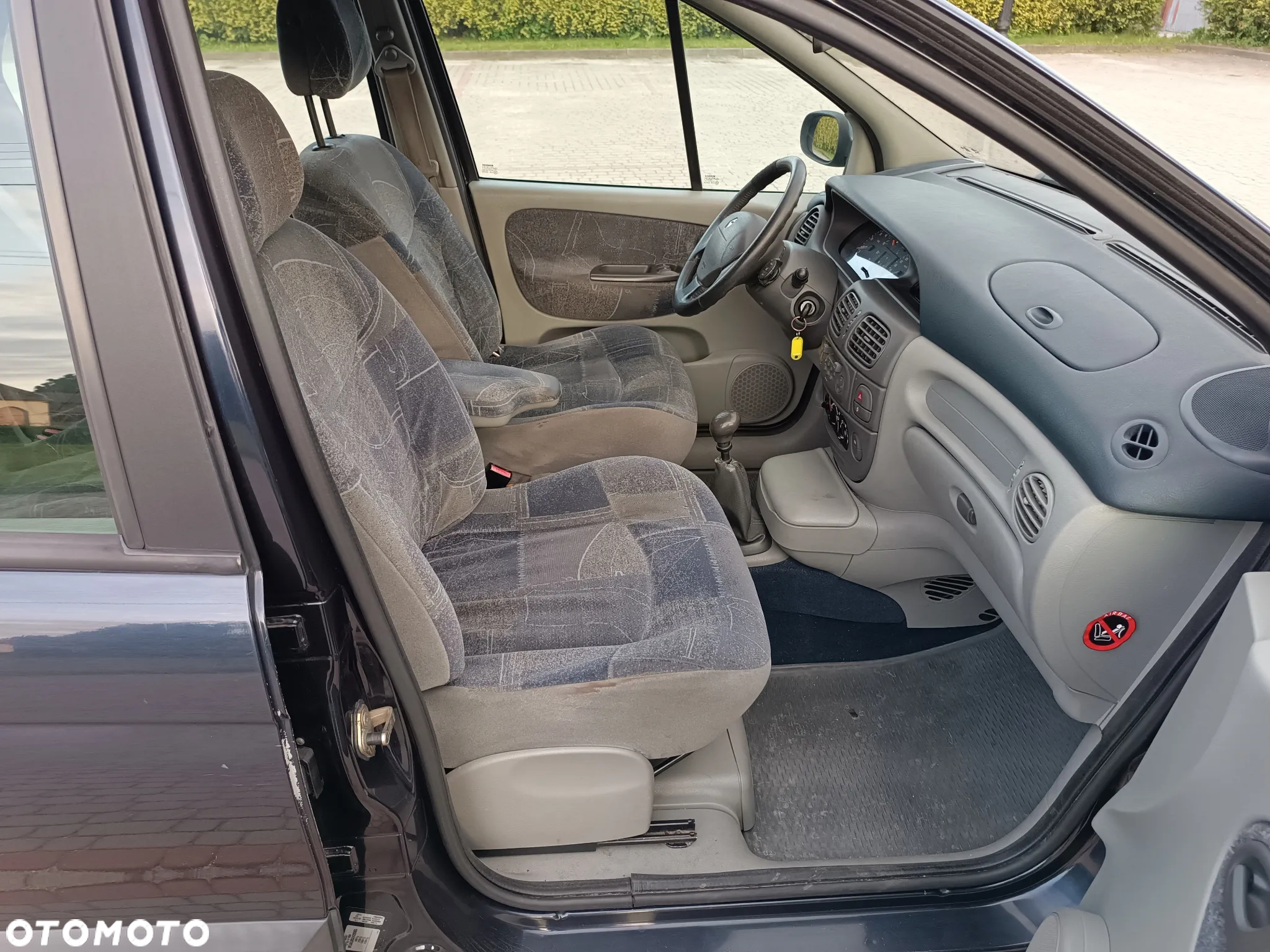 Renault Scenic 1.6 16V Confort Privilege - 15