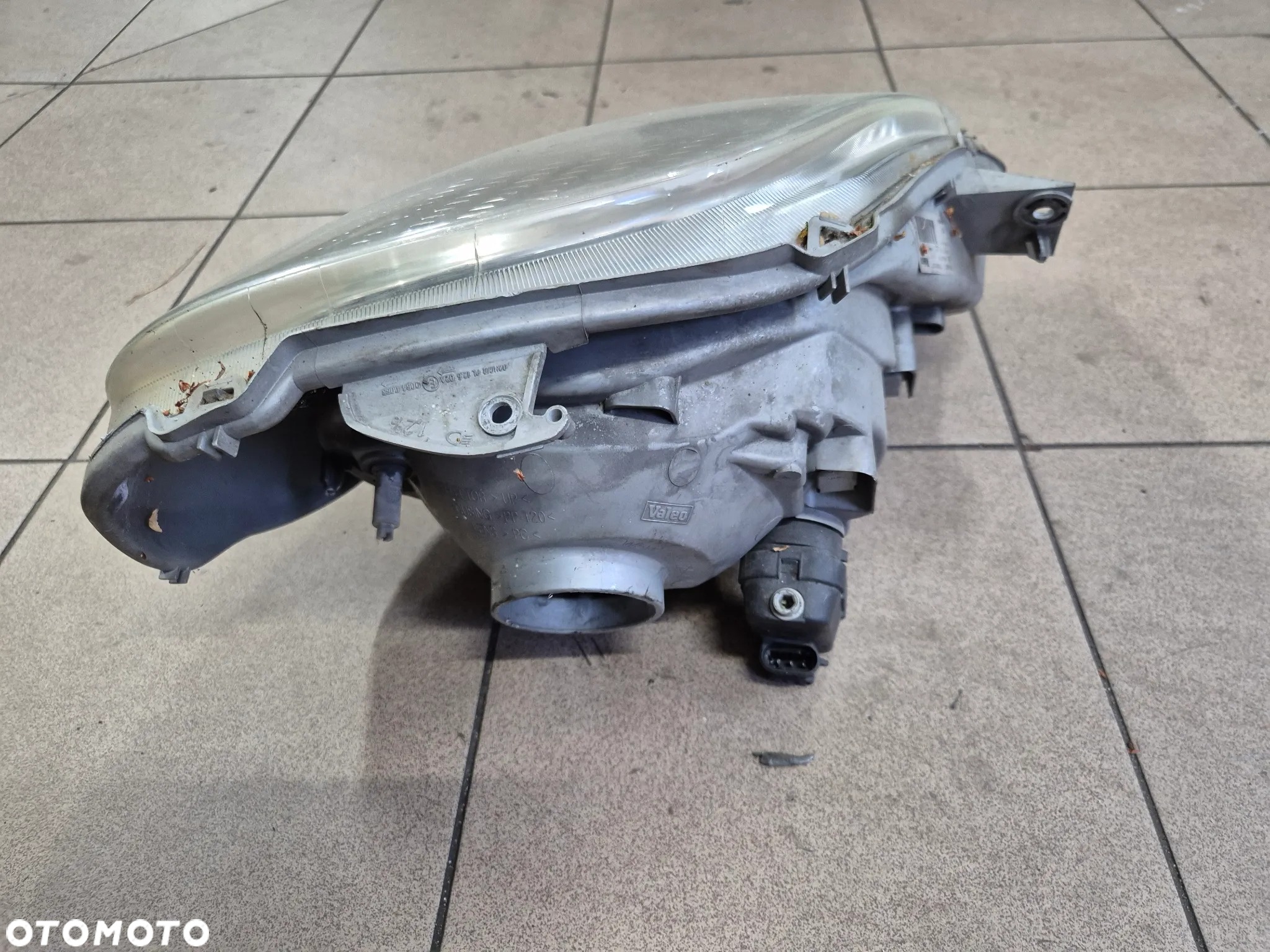 LAMPA LEWA EU TRAFIC PRIMASTAR VIVARO  01-06r. - 3