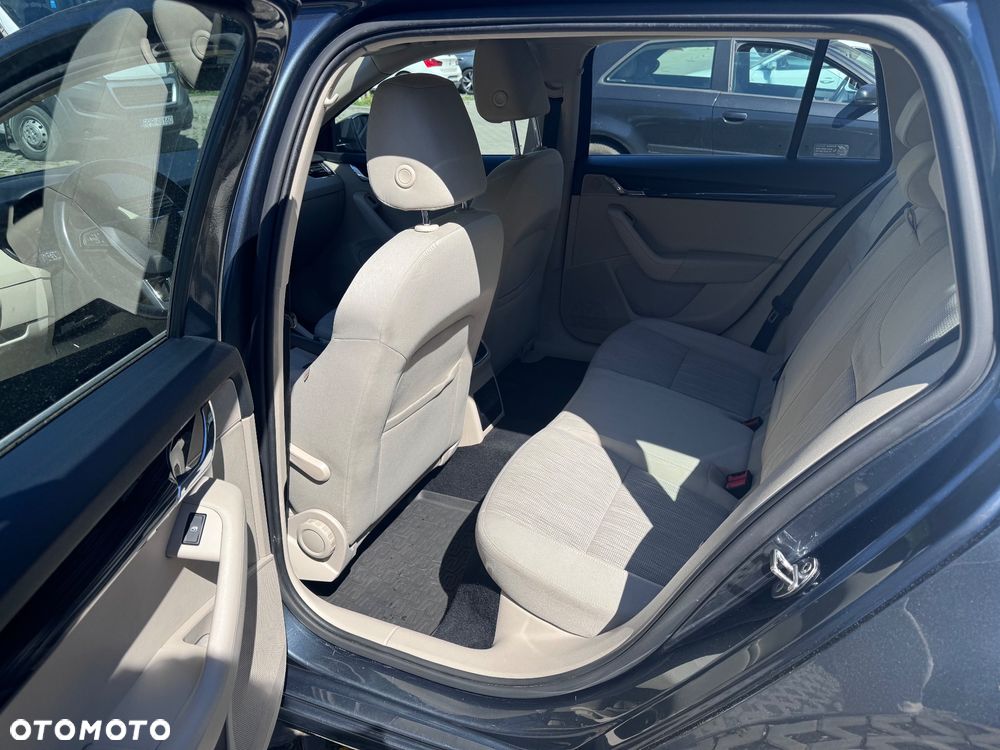 Skoda Octavia 2.0 TDI Style DSG - 5