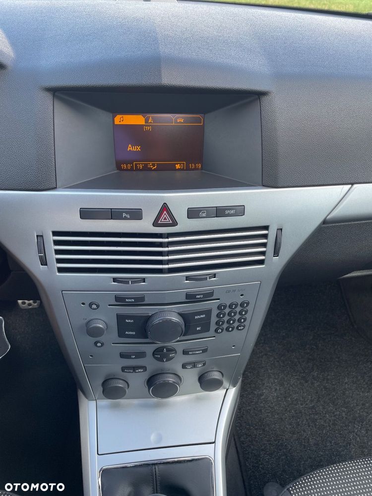 Opel Astra III GTC 1.9 CDTI Cosmo - 13