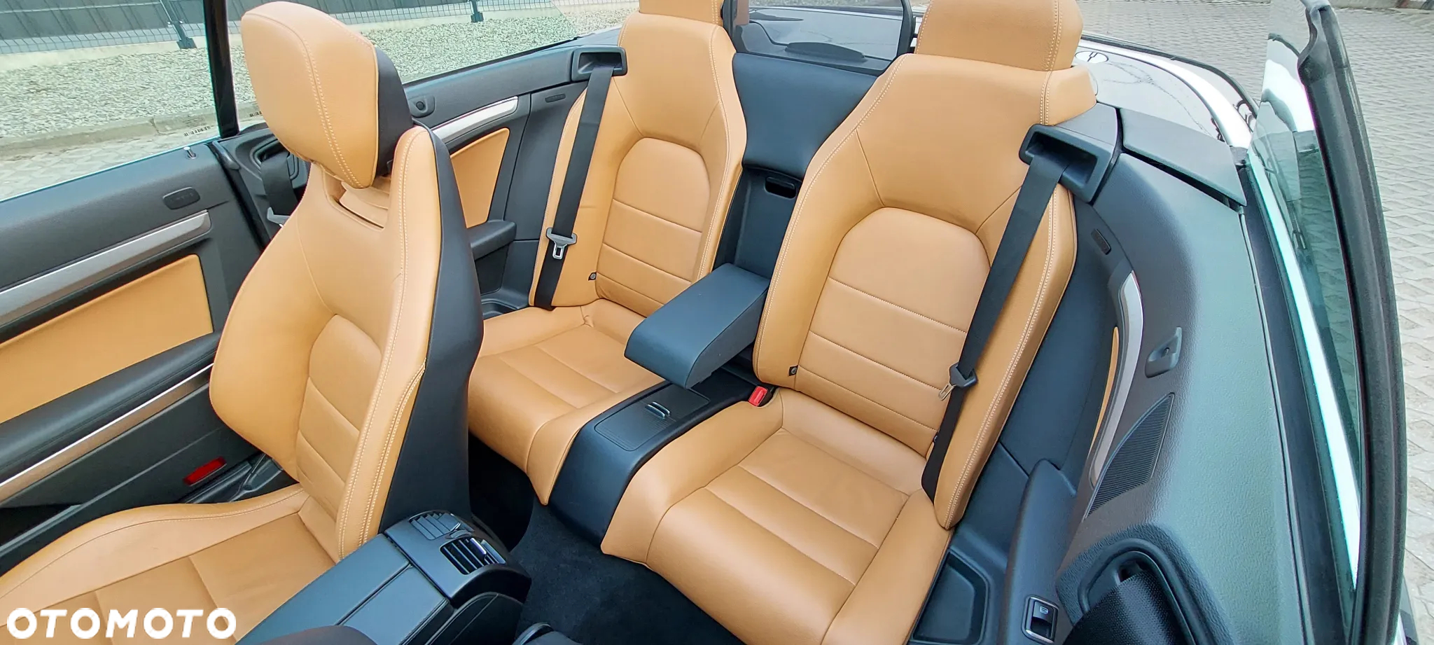 Mercedes-Benz Klasa E 200 CGI Cabrio BlueEFFICIENCY Automatik Avantgarde - 35