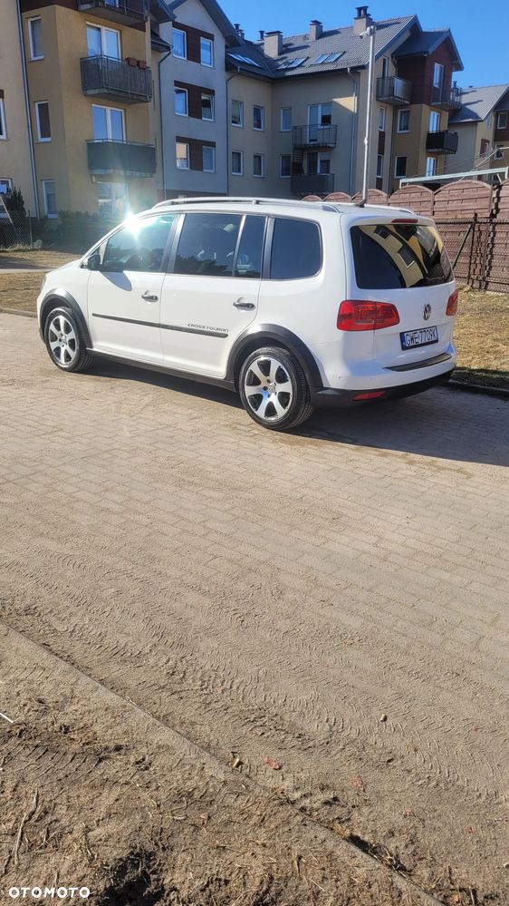 Volkswagen Touran 2.0 TDI DPF Cross DSG - 2