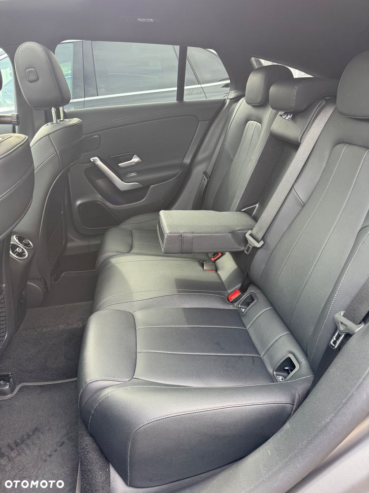 Mercedes-Benz CLA 200 7G-DCT Progressive - 16