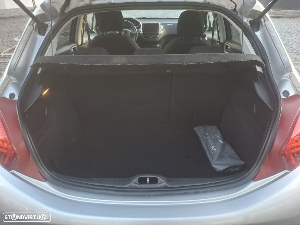Peugeot 208 - 12