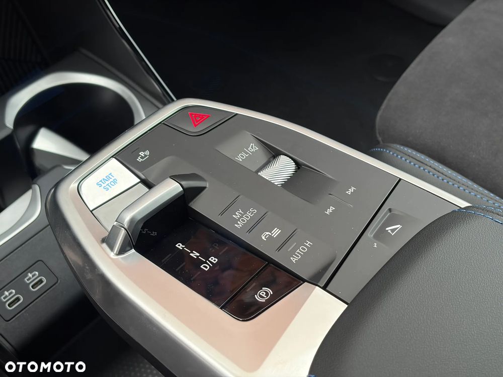 BMW iX2 eDrive20 66.5kWh M Sport - 18