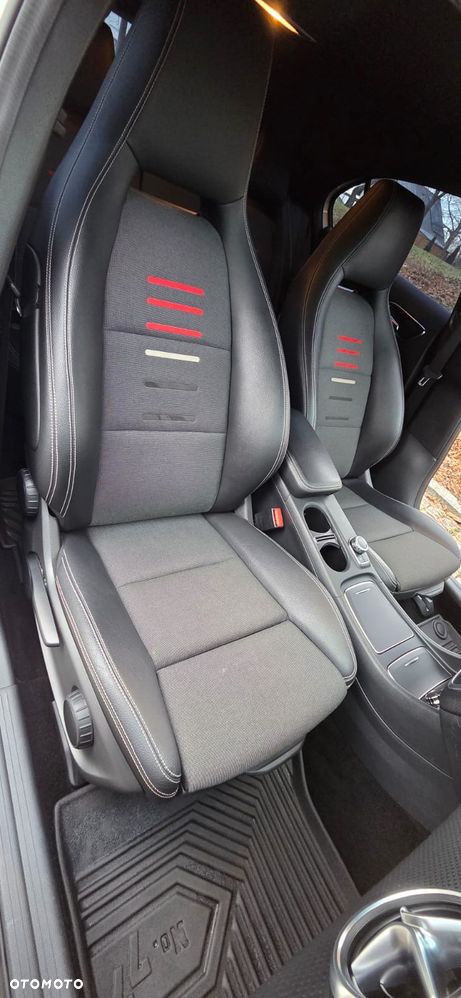 Mercedes-Benz Klasa A 180 7G-DCT Urban - 29