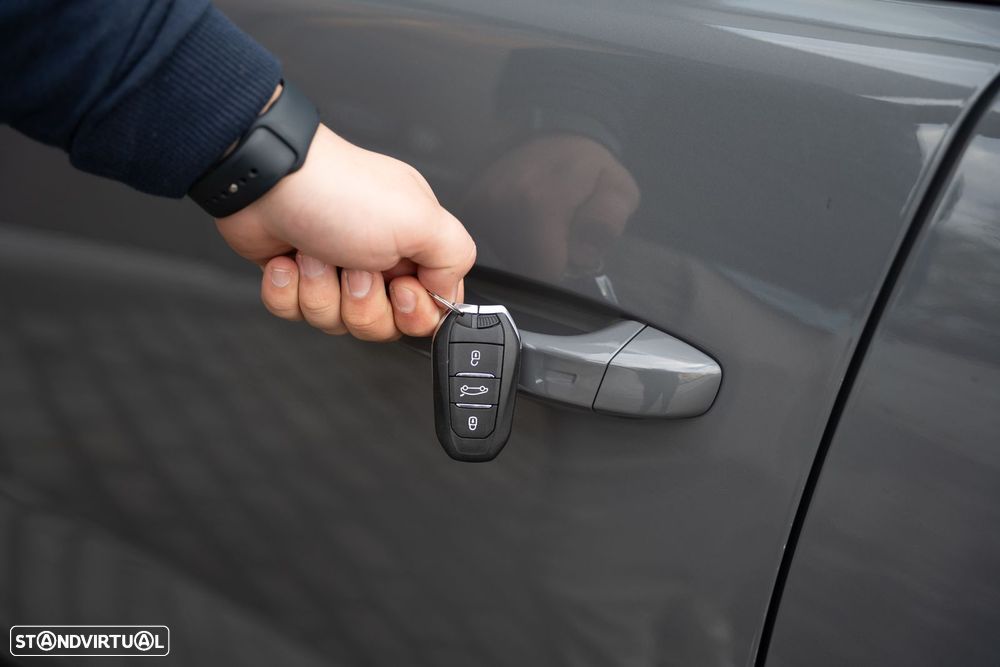 Peugeot 408 1.6 Hybrid GT e-EAT8 - 32