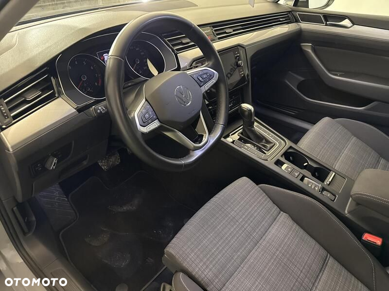 Volkswagen Passat - 10