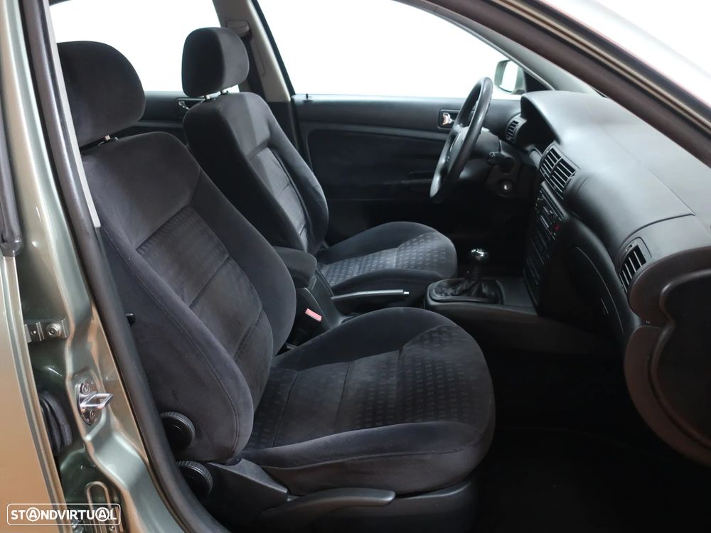 VW Passat 1.9 TDi Confortline - 21