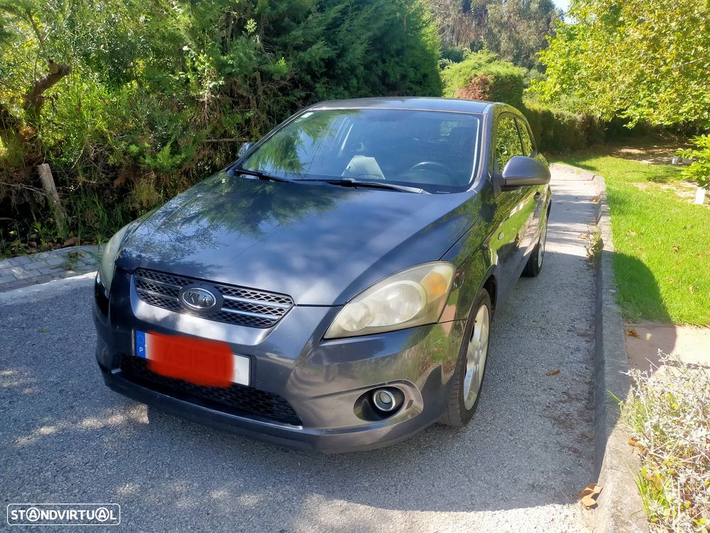 Kia Ceed S Coupé 1.6 CRDi EX — fotografia 13