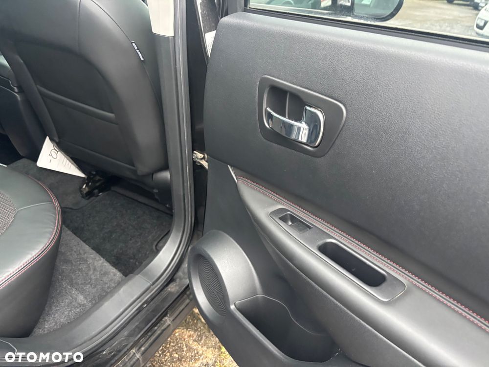 Nissan Qashqai 2.0 dCi 4 x 4 DPF I-Way - 27