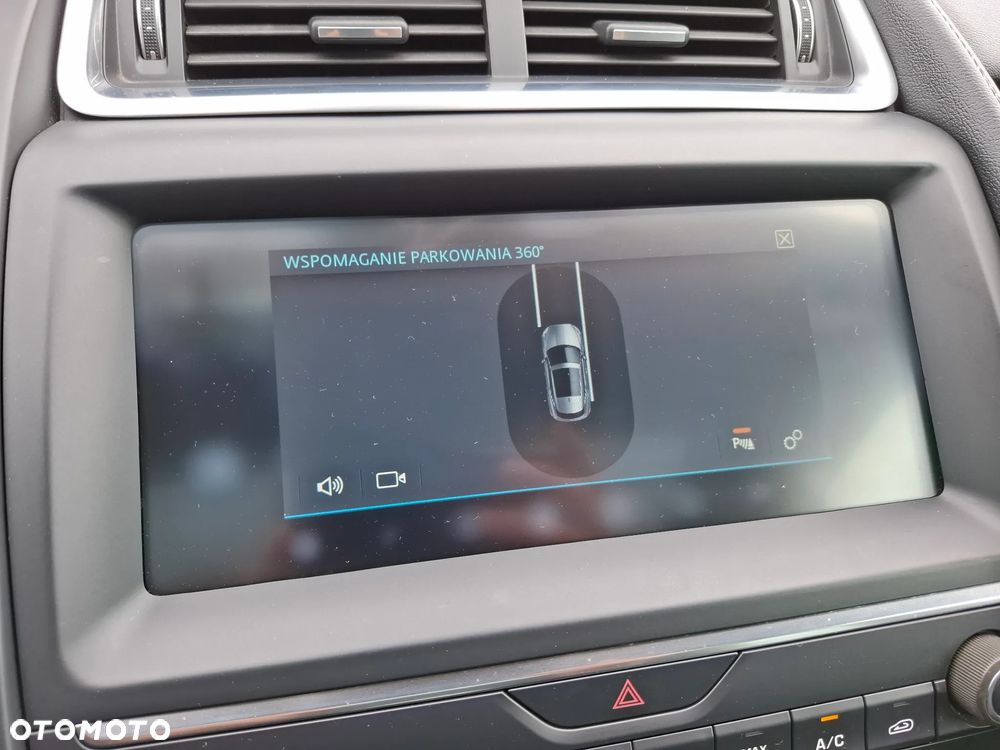 Jaguar E-Pace P250 AWD R-Dynamic S - 39
