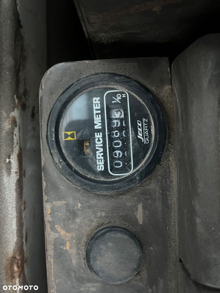 Komatsu PC240NLC-5K - 7