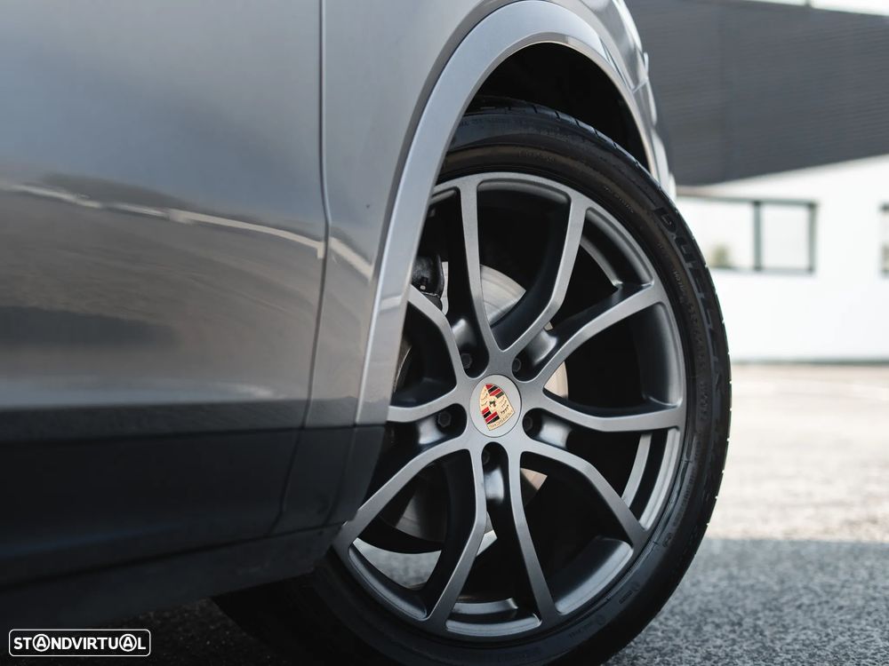 Porsche Cayenne Coupé E-Hybrid - 34