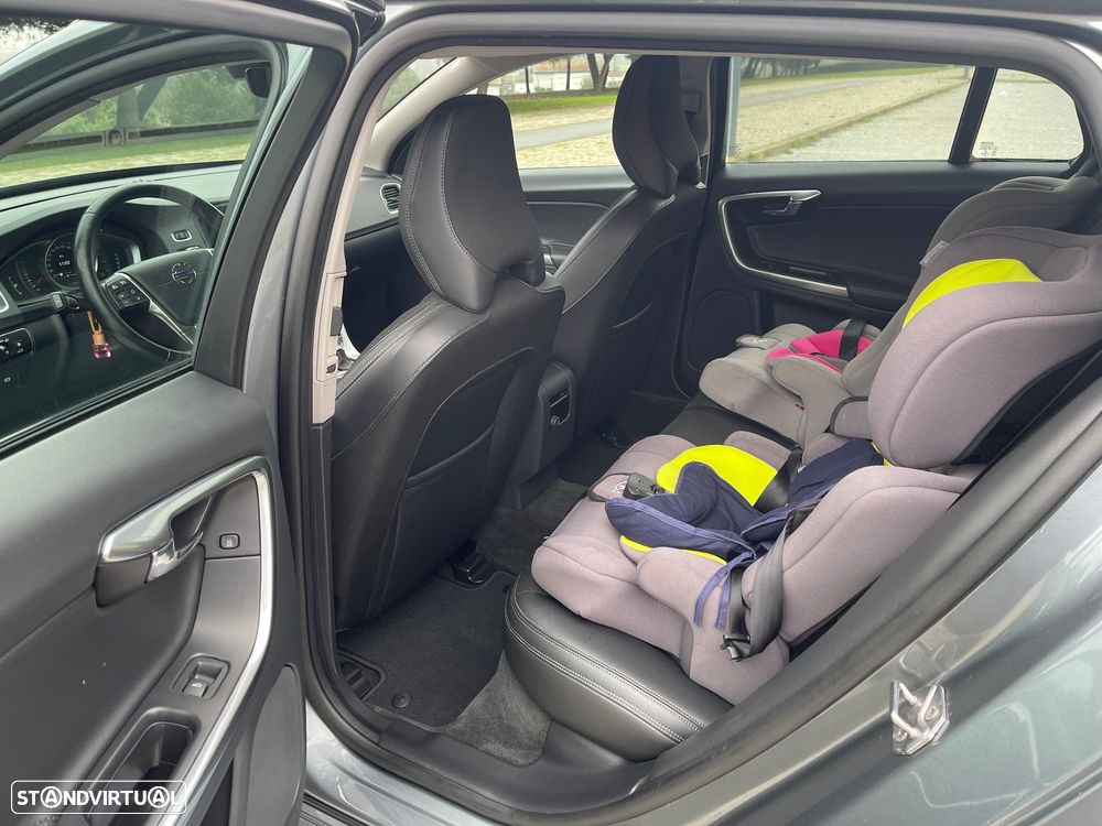 Volvo V60 Cross Country 2.0 D3 Momentum Geartronic - 5