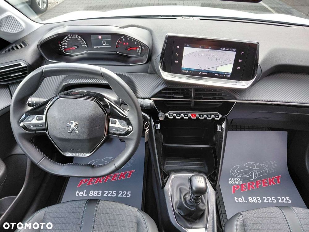 Peugeot 208 - 17