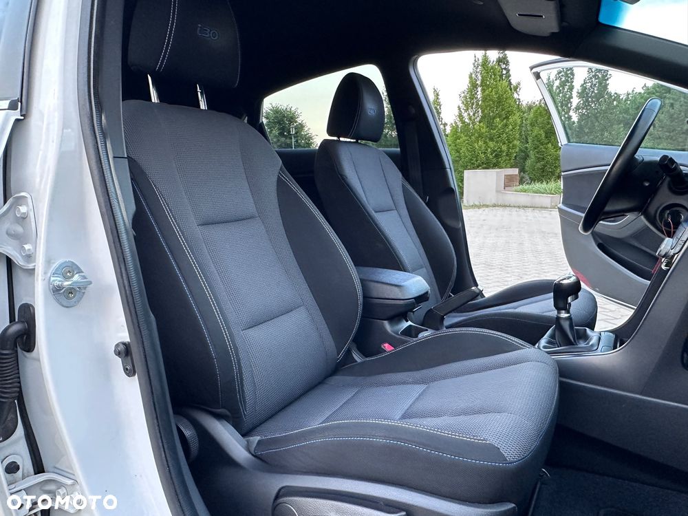 Hyundai i30 blue 1.6 GDI Passion - 30