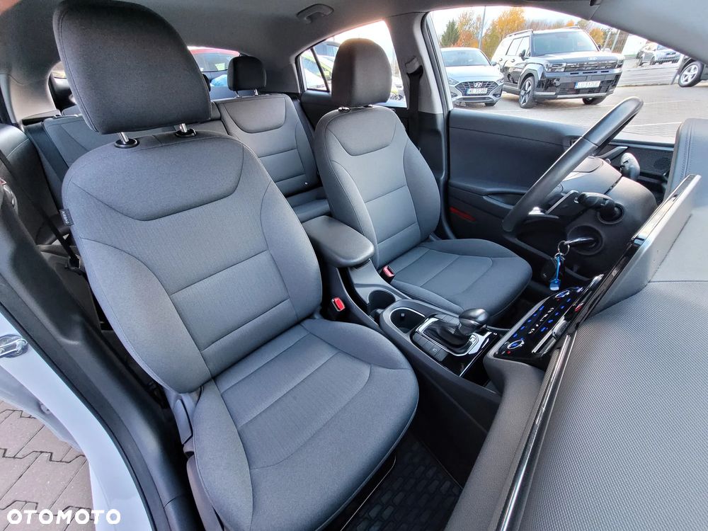 Hyundai IONIQ hybrid Business - 18