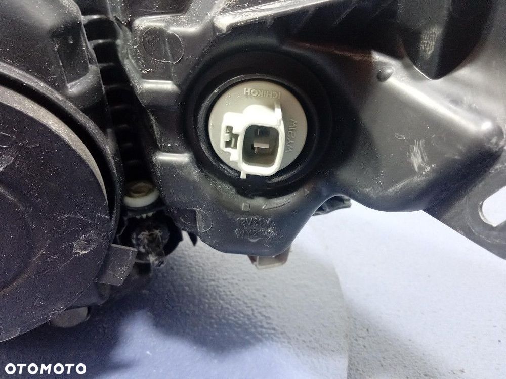 TOYOTA AURIS II LIFT 15-18 HYBRID REFLEKTOR LEWY LAMPA PRZÓD 81110-02K30 - 6