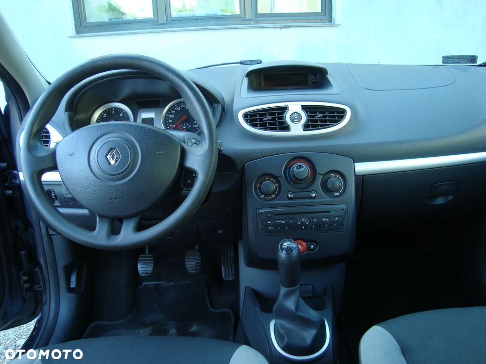 Renault Clio - 10