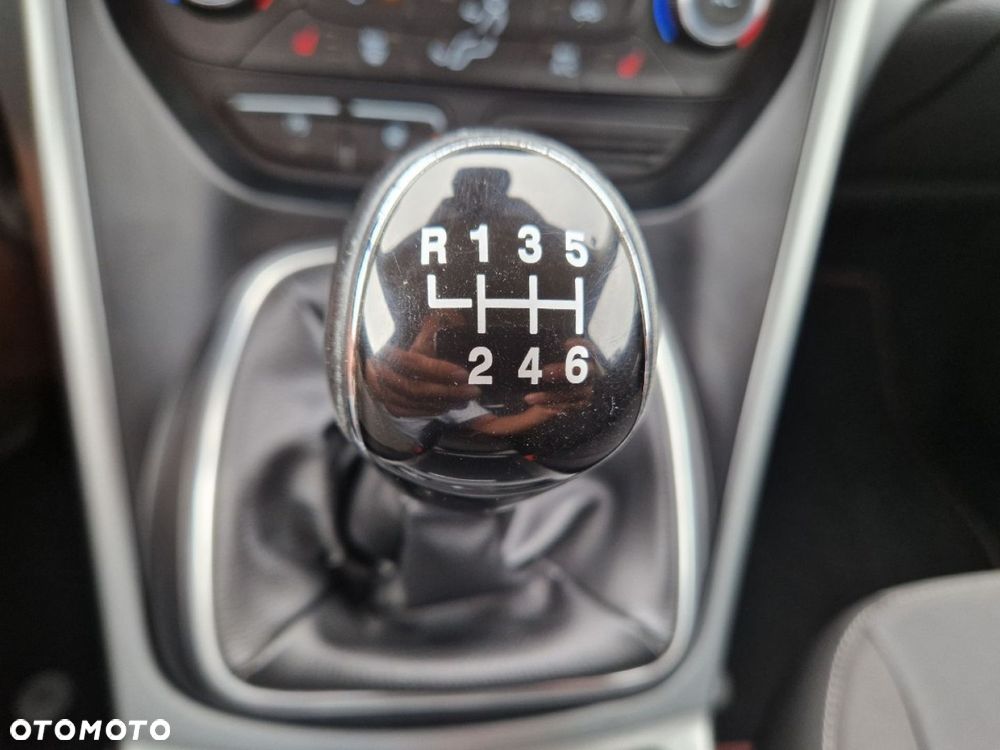 Ford Kuga - 16