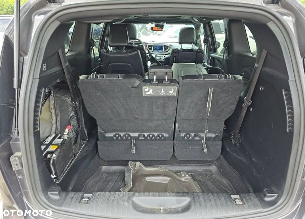 Chrysler Pacifica - 11