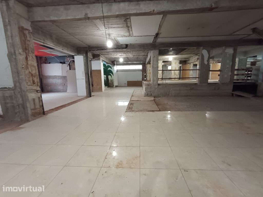 Espaço Comercial com 1800 m² em Linda a Velha - Grande imagem: 3/12