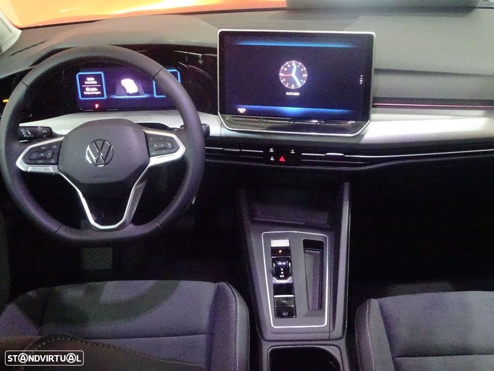 VW Golf 1.5 eTSI Urban DSG - 29