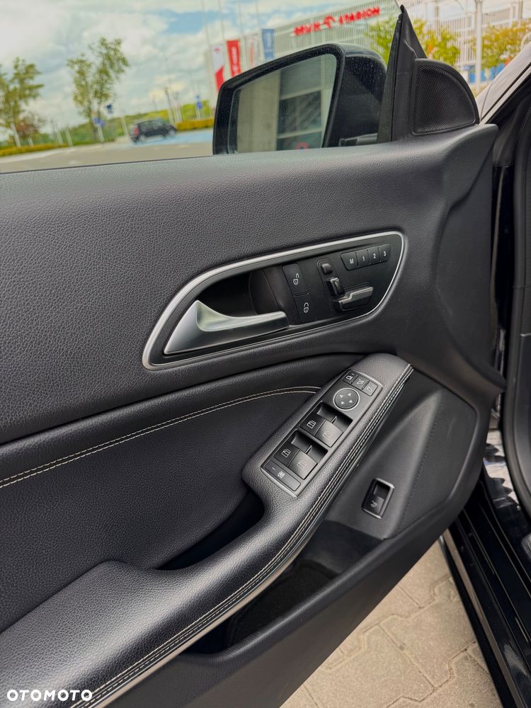 Mercedes-Benz CLA 250 4Matic 7G-DCT AMG Line - 12
